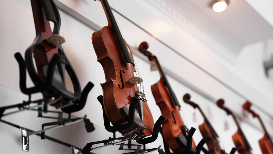Rent or Buy? What Irvine Parents Should Know Before Choosing a School Instrument